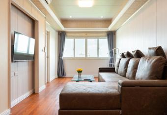 Sukhumvit 101 HOTEL has rooms with a private hot tub