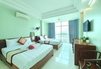 Kh  ch s   n Tr     ng S  n has Balcony rooms