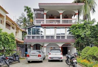 OYO Flagship 45323 Pogl Brahmaputra Guest House allows 18 year olds to book a room