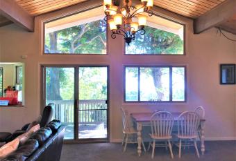 Escape to your Mountain Home, has Balcony rooms