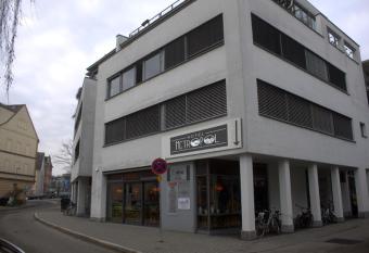 Hotel Metropol Garni allows 18 year olds to book a room