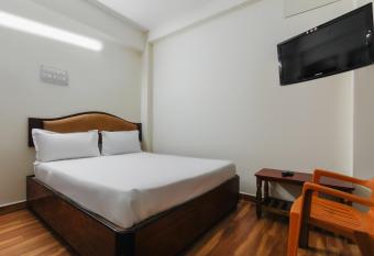 SPOT ON 29391 Agp Home Stay allows 18 year olds to book a room