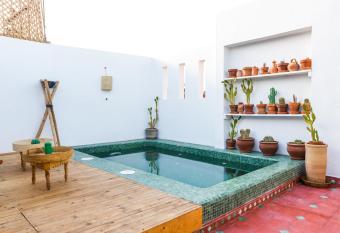 Riad Dada Mouss & Suites has Balcony rooms
