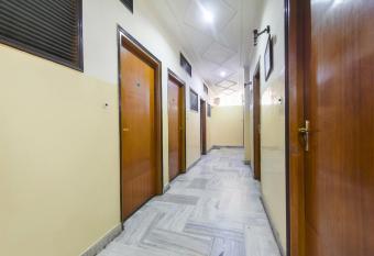 OYO Flagship Hotel Ajanta allows 18 year olds to book a room