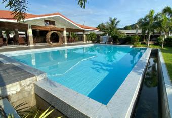 RSAM Beach Resort by Cocotel allows 18 year olds to book a room