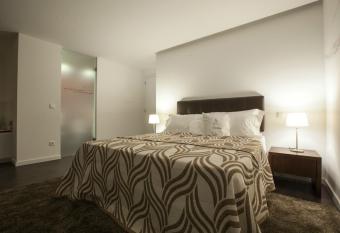 Casa Dona Maria Luiza has rooms with a private hot tub