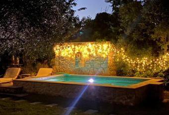 Chambre Foret du Mas des Fontaines allows 18 year olds to book a room