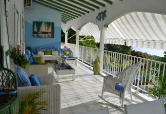 Propriete de 3 chambres avec vue sur la mer piscine partagee et jardin clos a Deshaies a 2 km de la plage has Balcony rooms