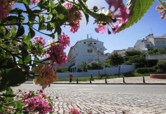 Hospedaria Firmino Bernardino allows 18 year olds to book a room