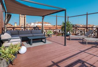 La Finestra sulle Beccarie has Balcony rooms