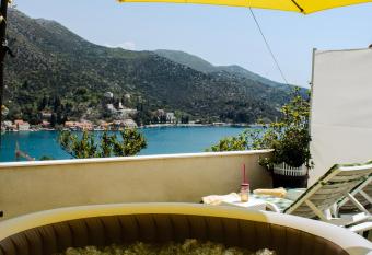 Apartmani Radovac has Balcony rooms