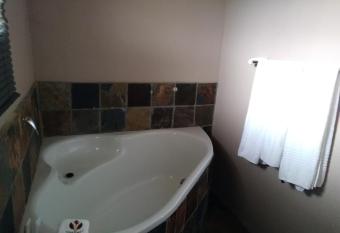 Noma-Nini Lodge has Balcony rooms