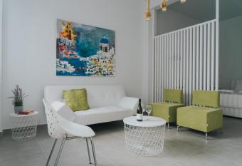 Prima Gardens City Studios allows 18 year olds to book a room