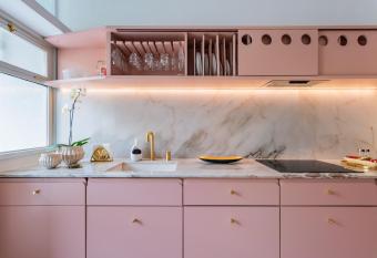 AMAZING DUPLEX - Mid Century Experience & PARKING has Balcony rooms