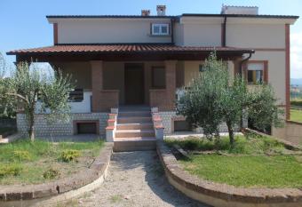 COUNTRY HOUSE has Balcony rooms