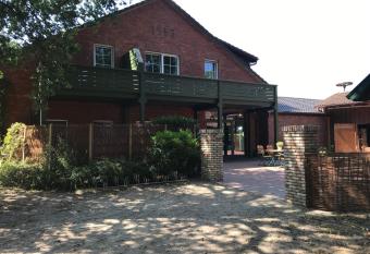 Landcafe Neumann has Balcony rooms