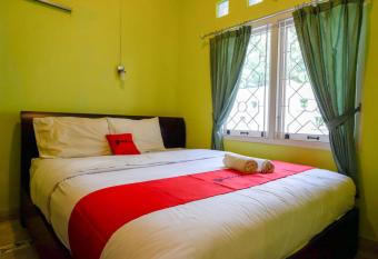 RedDoorz near Institut Pertanian Yogyakarta allows 18 year olds to book a room