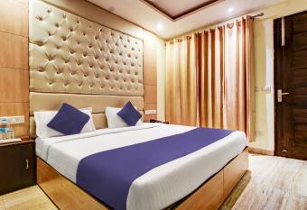 hotel the Diamond has Balcony rooms