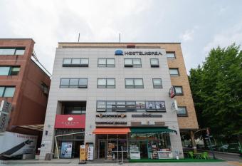 Hostel Korea - Changdeokgung allows 18 year olds to book a room