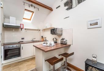 Tithe Cottage has Balcony rooms