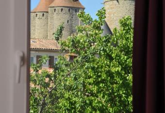 Hotel Espace Cite allows 18 year olds to book a room