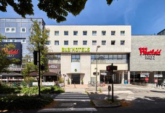 B&B HOTEL Versailles Le Chesnay allows 18 year olds to book a room