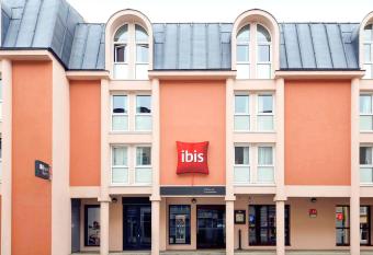 ibis Ch  teau de Fontainebleau allows 18 year olds to book a room