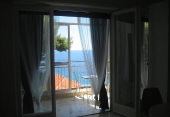 Cielo&Mare allows 18 year olds to book a room