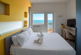 Affittacamere Sunset has Balcony rooms