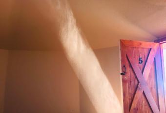 Antelope Hogan Bed And Breakfast, Llc allows 18 year olds to book a room