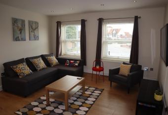 Parkview Apartments Windsor allows 18 year olds to book a room