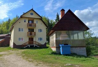 Pensiunea Poarta Lui Ionele has Balcony rooms