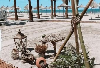 Dion s Apartment allows 18 year olds to book a room