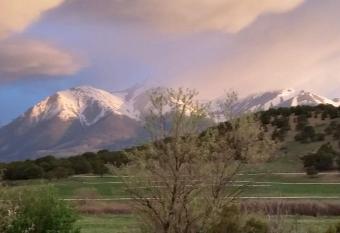 Private Retreat on Working Horse and Cattle Ranch has Balcony rooms