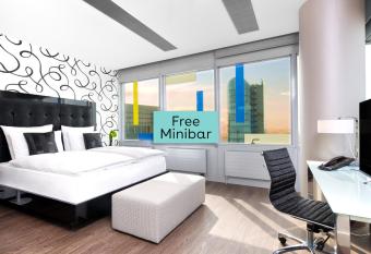 INNSiDE by Meli   D  sseldorf Hafen allows 18 year olds to book a room