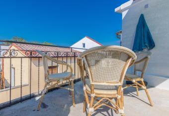 app Cor2 has Balcony rooms