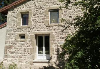 G  te Le Pont du Monet has Balcony rooms