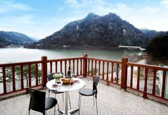 LaHoya Pension has Balcony rooms