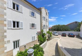 Downtown Private Rooms Mandi   has Balcony rooms