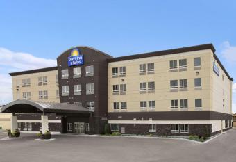 Days Inn and Suites Winnipeg Airport, Manitoba allows 18 year olds to book a room
