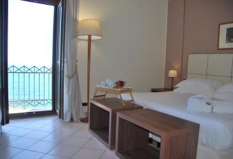 Domus Mariae Albergo has Balcony rooms