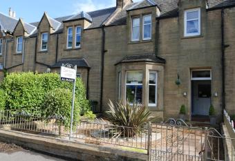 Dalmore Lodge Guest House has Balcony rooms