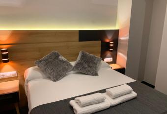 Apartamentos San Fernando 24 allows 18 year olds to book a room