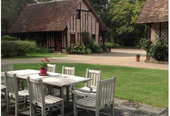 La rabouillere allows 18 year olds to book a room