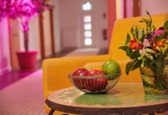 Joos Hotel allows 18 year olds to book a room