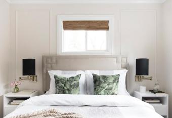 Luxurious 1 BED Serviced APARTMENT COBHAM allows 18 year olds to book a room