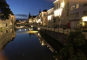 studio medieval city center at river de Leie allows 18 year olds to book a room