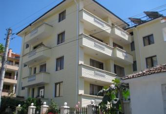 Vladimirov Guest House has Balcony rooms