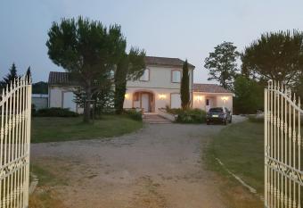 Logement de 42 m2 tout confort en campagne pour un couple allows 18 year olds to book a room