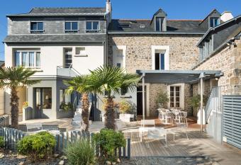 Hotel Eden allows 18 year olds to book a room